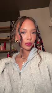 EMILY LO (@howemilylocanyougo)'s videos with Escapism.