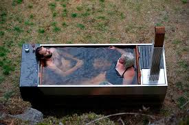 Japanese soaking tubs for small bathrooms. Goodshomedesign