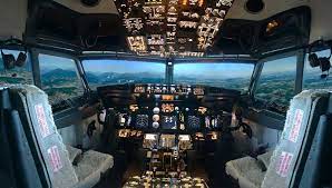 La strumentazione nelle moderne cabine di pilotaggio. Alla Cloche Di Un Boeing 737 Con Il Simulatore Di Volo Piloti Tu Cronaca Bergamo