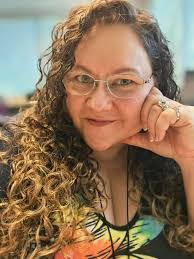 Hollie Munn's Instagram, Twitter & Facebook