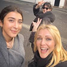 She studied journalism and at the same time she also finished her studies in music (guitar and piano). Nka Family Code Bettak Afouust Natasa Theodoridou Facebook