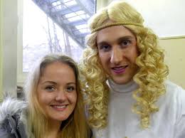 Trebgast: Die Strohberta im nassen Kostüm