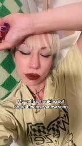 Rhea Thorpe's Instagram, Twitter & Facebook