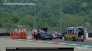 Dupasquier terlibat dalam insiden beberapa pebalap di antara tikungan 9 dan 10, yang menyebabkan bendera merah. Dupasquier In Serious Condition After Moto3 Accident Marca