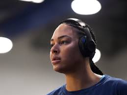 Why shouldn't she stand up?' Liz Cambage gets Australian Olympic backing