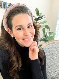 Courtney Hanks's Instagram, Twitter & Facebook