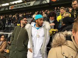 Aubameyang sealed the victory for the north londoners three minutes before the hour mark, again from willian's superb assist. Outfit Sorgt Fur Gesprachsstoff Vorarlberger Nachrichten Vn At
