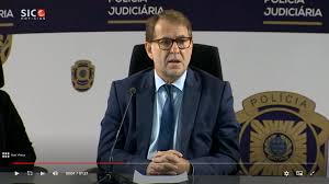 O processo de extradição português de joão rendeiro tem o selo dos documentos danificado, e por isso terá de regressar a portugal, para que toda a . Fugitive Bankster Joao Rendeiro Captured In South Africa Portugal S Pj Played Its Part Portugal Resident