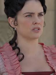 Bárbara anima a Adriana a que acepte el trato de José Luis y viva su a...