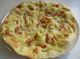 Alle zutaten in einer schüssel vermengen und zu einem glatten teig kneten. Tarte Flambee Wikipedia