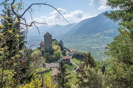 A Tasty Hike Dorf Tirol Wandern Suedtirol Schloss Tirol Von Oben Dorf Tirol Wandern Sudtirol Und Sudtirol