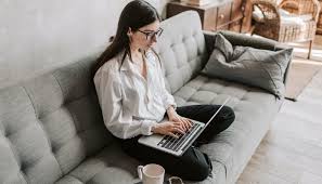 Sejak itu media massa indonesia baik cetak maupun elektronik, secara kualitatif mengalami suatu kebebasan dan secara kuantitatif perusahaan tugas utama pers menurut perspektif ini mengungkap fakta apa adanya. Pengertian Media Massa Serta Jenis Karateristiknya Akudigital