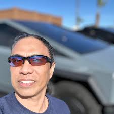 Yesterday, we said goodbye to Carl Tuttle—a beloved worship leader,  songwriter, pastor, and friend whose life and ministry have forever shaped  the heart of Vineyard Worship and the global Church. Carl was