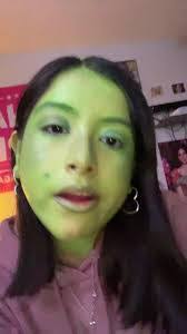 Desiree Cahill's Instagram, Twitter & Facebook