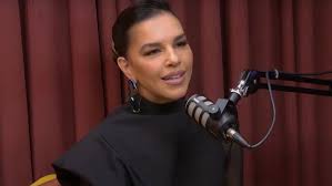 Mariana Rios detalha como doença autoimune a fez perder parte da audição