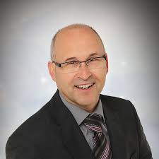 Watch Lauren Daigle's World Tour free.