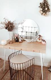 I was asked to make a makeup vanity, so i made a makeup vanity. 7 Diy Makeup Vanity Ideas L Essenziale