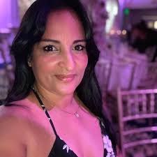 What are convenient ways to shine balloons without leaving the floor  slippery?