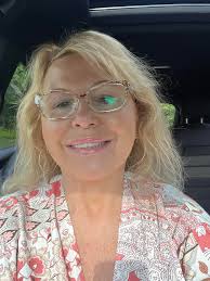 Good afternoon, beautiful souls If we haven't met yet or it's been a while,  hi, I'm Delia, the heart behind KIND Skincare. I handcraft natural,  sustainable skincare and wellness products in my