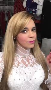 Quién se acuerda de ella? La rubia de los momentos incómodos? Era una rubia  pesada y superficial. Hablaba puras tonterias y usaba siempre blusas  hermosas. Un personaje de carcajadas y momentos ...