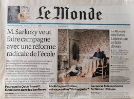 Depuis 1995, le journal le monde est également accessible en ligne sur www.lemonde.fr avec des flashs d'information en continu et en temps réel. 2012 Journal Anniversaire Le Monde