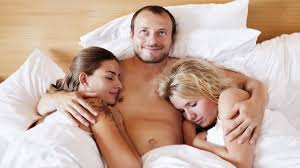 Mit zwei frauen im bett mit zwei frauen im bett. Liebesmarchen Macht Schluss Mit Den Mythen Vom Besseren Sex Welt