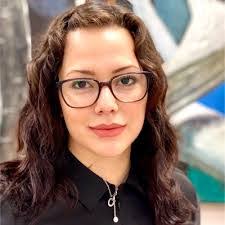 Sandra Veres's Instagram, Twitter & Facebook