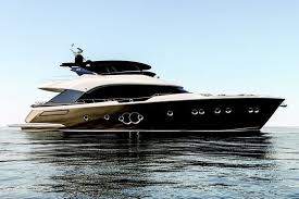 Photo Le Mcy 80 Le Superyacht Au Design Clairement Identifiable Chez Montecarlo Yacht Yacht Yacht Boat Monte Carlo