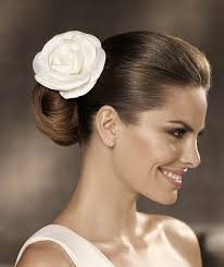 Ci facciamo ispirare dagli ultimi trend in fatto di moda e sviluppiamo prodotti dedicati al mondo degli accessori, ideali per completare outfit per ogni occasione. La Scelta Dei Gioielli Per La Sposa Obiettivo Donna