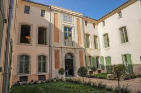 Vous trouverez l'adresse, le téléphone, courriel (email), le nom du préfet, les réseaux sociaux, et d'autres informations. Narbonne Aude Narbonne L Ancienne Sous Prefecture A Narbonne Retrouve Sa Superbe