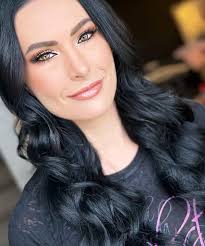 Beauty Queen By Ellie Wright