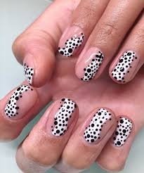 Then apply a black nail polish all over the nail and quickly peel the strips off to get the super straight line effect. Black And White Spots Nail Art 15 Knockout Nail Art Designs For Short Nails Page 15