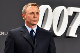 O deadline, que trouxe a notícia sobre a atriz da marvel, não chegou a revelar qual será o papel dela no filme de rian johnson. Datei Daniel Craig Film Premiere Spectre 007 On The Red Carpet In Berlin 22387409720 Jpg Wikipedia