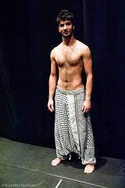 Hombre atacó con cuchillo a ocho personas en rusia. Harem Pants Harem Pants For Men Kuffieh Keffiyeh Palestinian Keffiyeh Style Pantalones Estilo Harem Pantalones De Moda Y Hombres Descalzos