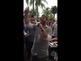 Eu stau ca vulturul pe stanca, aia e melodia. Florin Salam Stau Ca Vulturul Pe Stanca America 2015 By Yonutz Salam Youtube