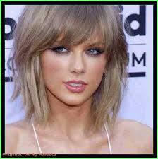 Überall sieht man derzeit mittellange frisuren. Frauen Frisuren 2019 20 Frisuren Mittellang Stufig Mit Schragem Pony O Frisuren Mit Haircuts For Medium Hair Layered Hair With Bangs Hair Styles