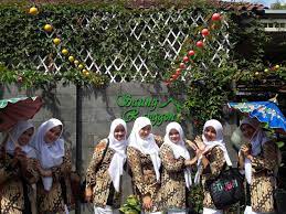 Gubernur sewaka no.89, sambongjaya, kec. Saung Ranggon Tasikmalaya Resto Sunda Asyik Untuk Kumpul Keluarga