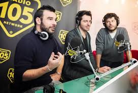Cast ricchissimo di volti noti e a loro agio con il personaggio e il genere di storia raccontata. Sydney Sibilia Edoardo Leo E Giampaolo Morelli Vi Aspettiamo Al Cinema Con Smetto Quando Voglio Masterclass Radio 105