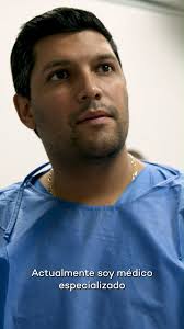 El Dr. Ernesto Llano lo tenía claro: para seguir creciendo como cirujano  traumatólogo, necesitaba una formación de primer nivel. Por eso eligió el  Máster en Patología y Cirugía Avanzada de Rodilla en