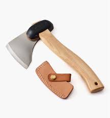 Fiberglass double injected handle with over strike protect, for easy gripping, control, comfort, increased strength and durability. Veritas Bench Axe Lee Valley Tools