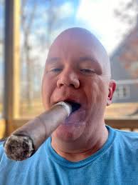 Cigar Enthusiasts in North Georgia with Lunatic 880