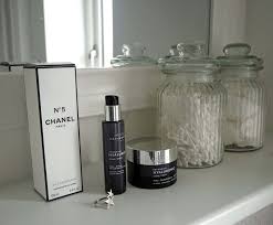 Puoi essere il primo a recensire questo prodotto. A Review Of Esthederm Skincare And Bioderma Hand Cream What Lizzy Loves