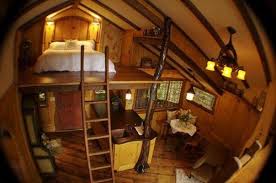 Loteng adalah ruangan romantis untuk kamar tidur. Keren 17 Ide Desain Loteng Ini Benar Benar Bisa Menginspirasimu