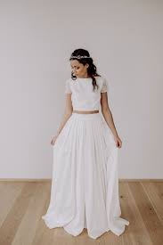 Maybe you would like to learn more about one of these? Romantisches Brautkleid Mit Spitze 2 Teiliges Hochzeitskleid Seidenrock Spitzenoberteil Wedding Dress With Shot In 2020 Hochzeitskleid Brautkleid Spitze Brautkleid