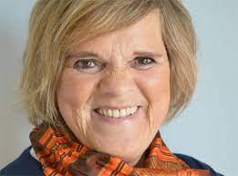 Hoewel het niet de eerste keer is dat moeder en dochter samen optreden, is het wel een primeur dat ze samen een liedje uitbrengen. Margriet Hermans Boeken Benelux Theater Boekingskantoor