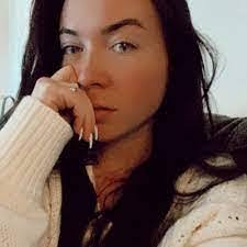 Lynette Rowley's Instagram, Twitter & Facebook