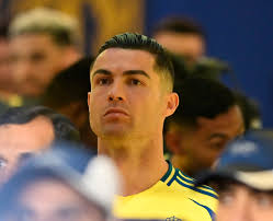 İngiliz Daily Mirror ve The Sun'ın manşeti; O, Tanrı'nın ellerinde."