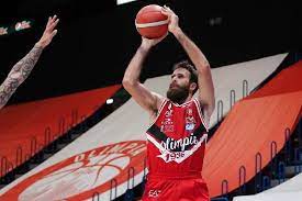 L' ax armani exance milano conosce la prima sconfitta stagionale nella terza giornata di eurolega. 0zirjzoa13i 5m