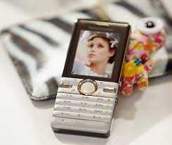 Motorola ROKR W6 vs. Sony Ericsson S312 ...