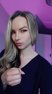 Emma Mayes's Instagram, Twitter & Facebook